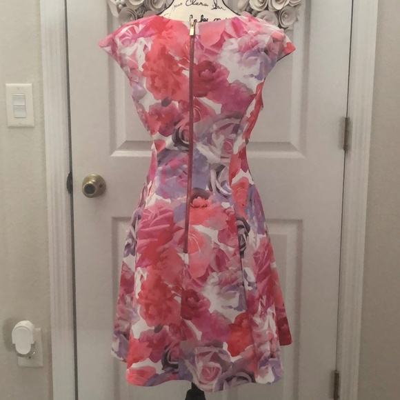 Vince Camuto floral scuba fit and flare dress - Picture 4 of 7
